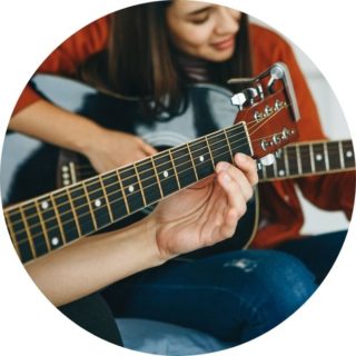 https://studiopereire.com/wp-content/uploads/2021/06/Studio-Pereire-Cours-de-Guitare-Instruments-320x320.jpg